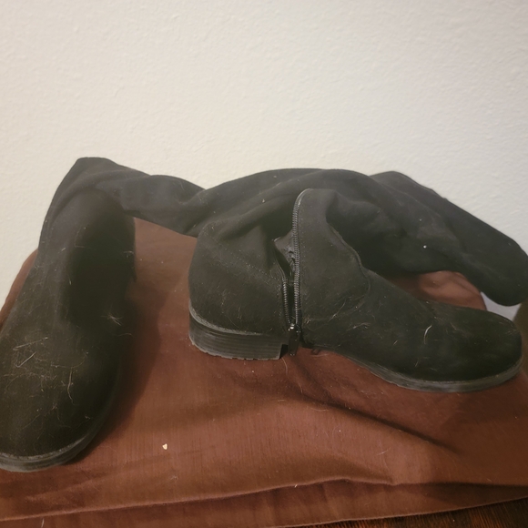 14 Pairs Of Size 7-8 Womens Shoes, Sandals, And Boots - Picture 2 of 11